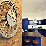 The Hubert - Your Apartment